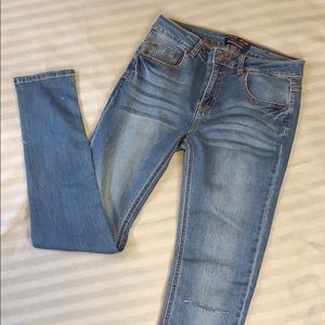 Comfy jeans with slits at knee level